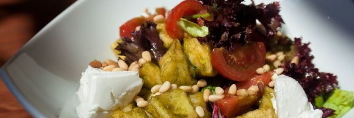 Салат из баклажанов с козьим сыром