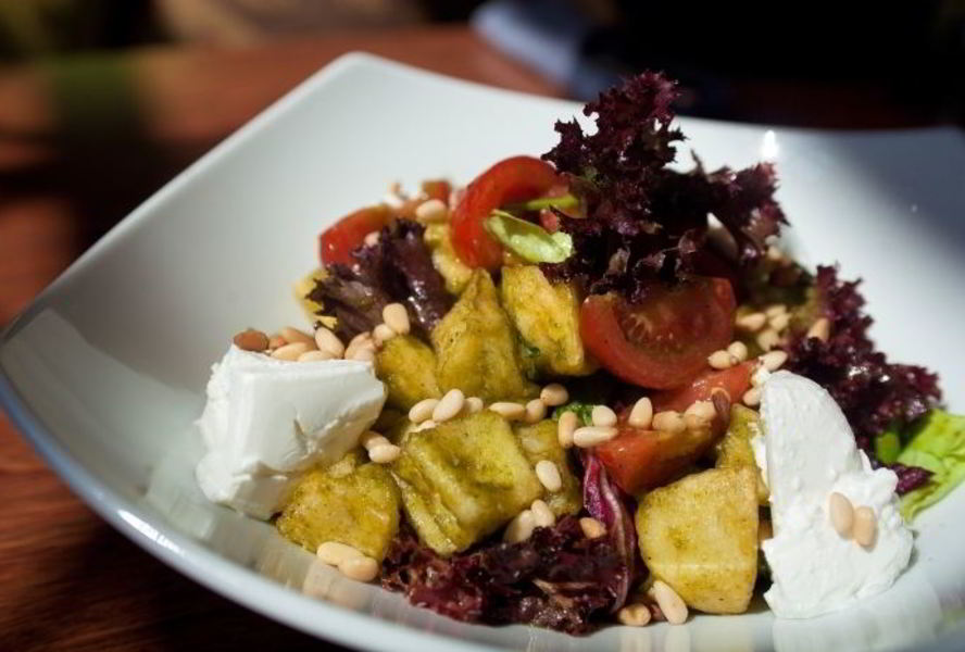 Салат из баклажанов с козьим сыром