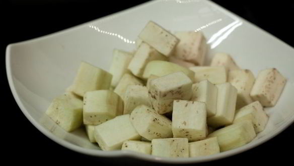 ШАГ 2. салат из баклажанов с козьим сыром