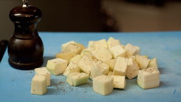 ШАГ 3. салат из баклажанов с козьим сыром