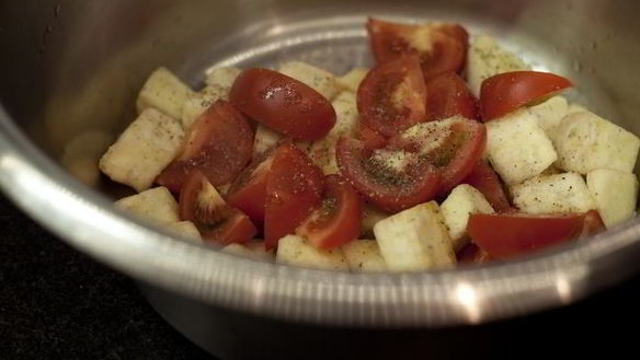 ШАГ 7. салат из баклажанов с козьим сыром