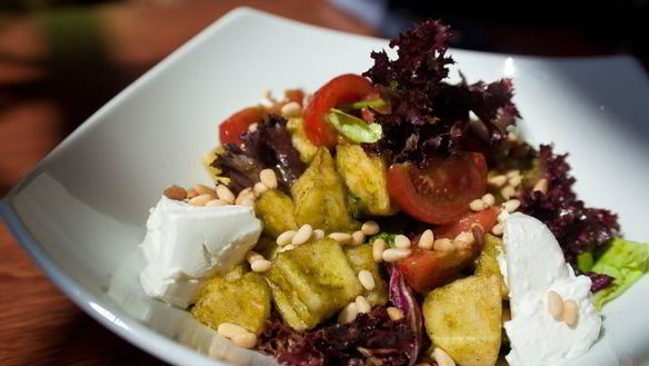 ШАГ 10. салат из баклажанов с козьим сыром