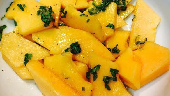 ШАГ 6. салат из дыни с авокадо под мятно-лаймовым соусом