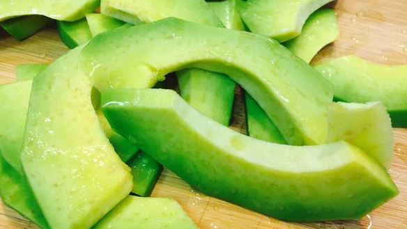 ШАГ 9. салат из дыни с авокадо под мятно-лаймовым соусом