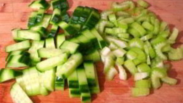 ШАГ 3. салат из индейки с яблоками