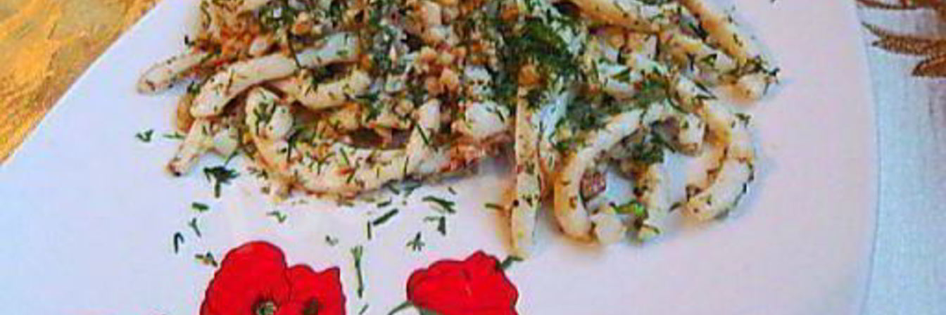 Салат из кальмаров с орехами