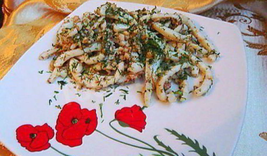 Рецепт салат из кальмаров с орехами