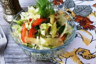 Салат из капусты, ананаса и сладкого перца