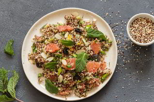 Салат из киноа с красными апельсинами