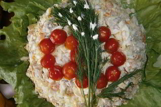 Салат из консервированных кальмаров и шампиньонов