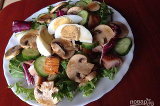 Салат из куриной грудки с грибами