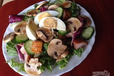 Салат из куриной грудки с грибами