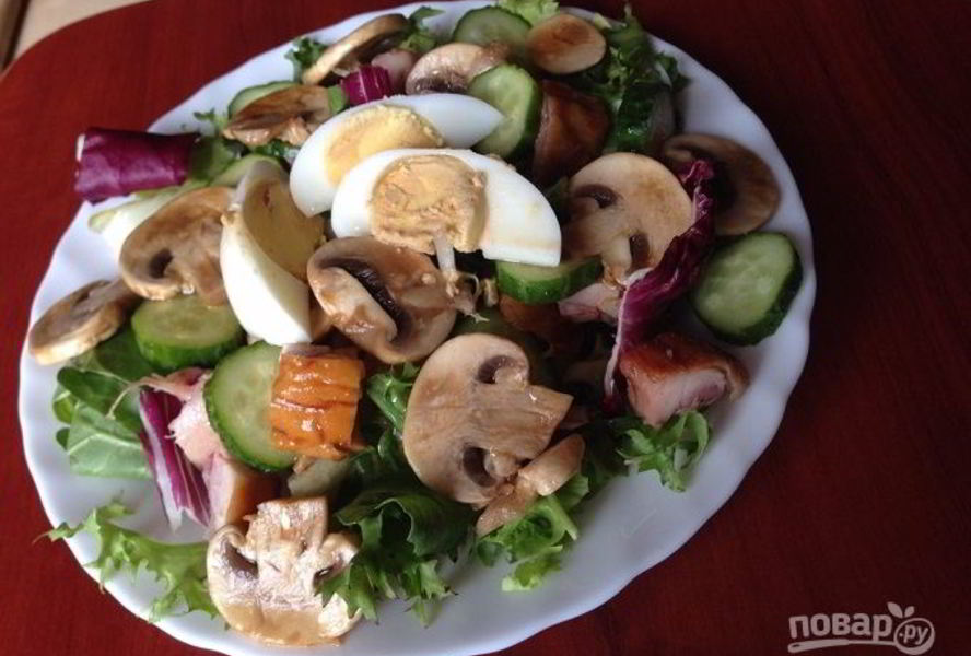 Салат из куриной грудки с грибами