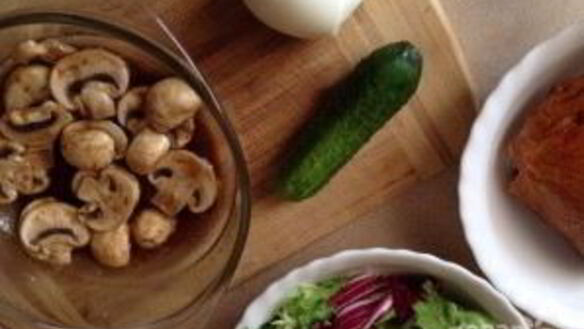 ШАГ 4. салат из куриной грудки с грибами