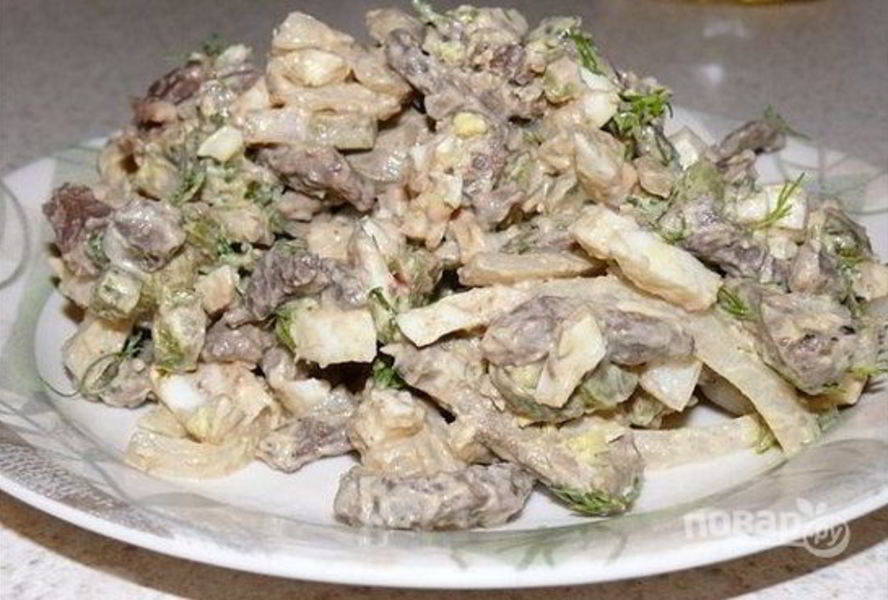 Салат из куриных сердечек с грибами