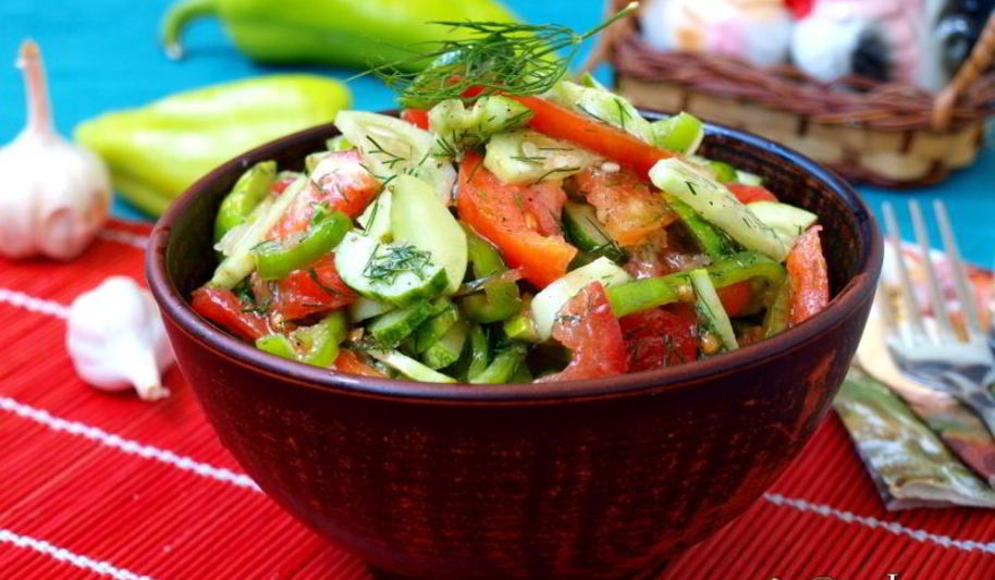 Рецепт салат из летних овощей с чесноком