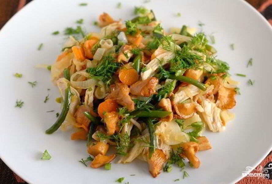 Салат из лисичек с курицей