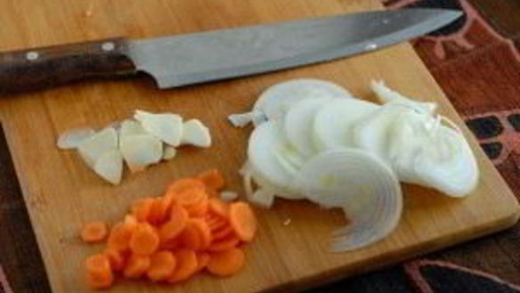 ШАГ 2. салат из лисичек с курицей