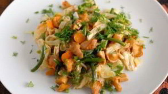 ШАГ 4. салат из лисичек с курицей