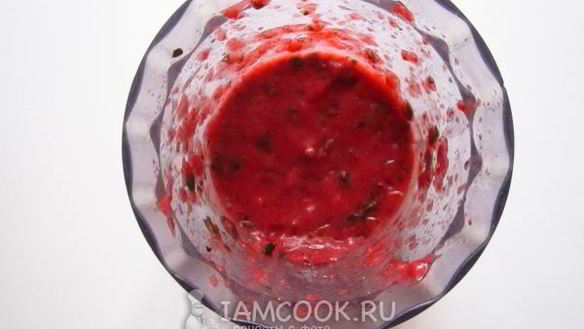 ШАГ 6. салат из пасты с клубникой