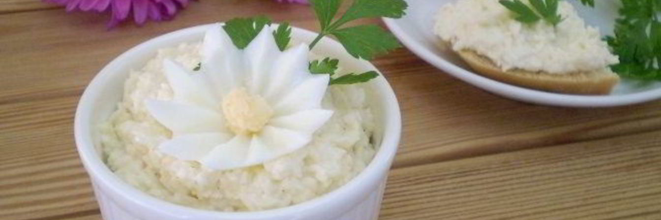 Салат из плавленного сыра с яйцом