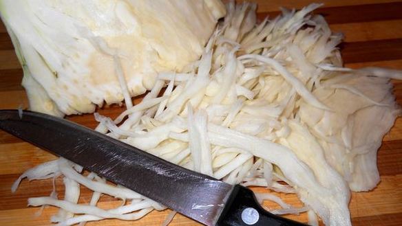 ШАГ 2. салат из редьки и свежей капусты