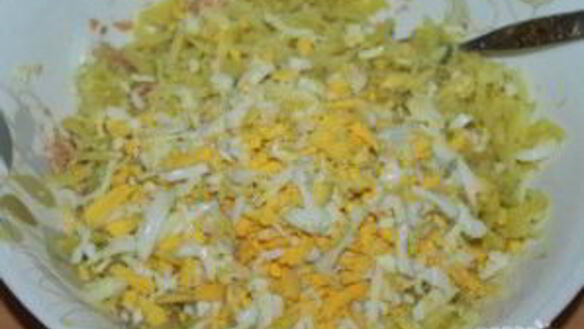 ШАГ 3. салат из рыбной консервы