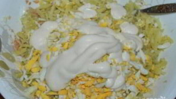 ШАГ 4. салат из рыбной консервы