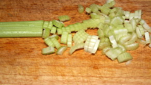 ШАГ 2. салат из сельди с сельдереем