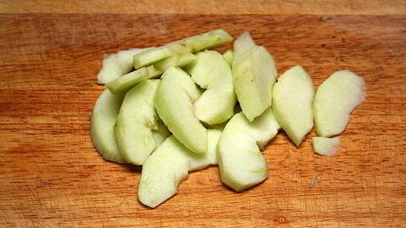 ШАГ 3. салат из сельди с сельдереем