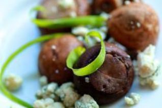 Салат из шампиньонов с голубым сыром