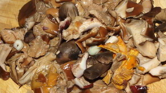 ШАГ 3. салат из соленых грибов