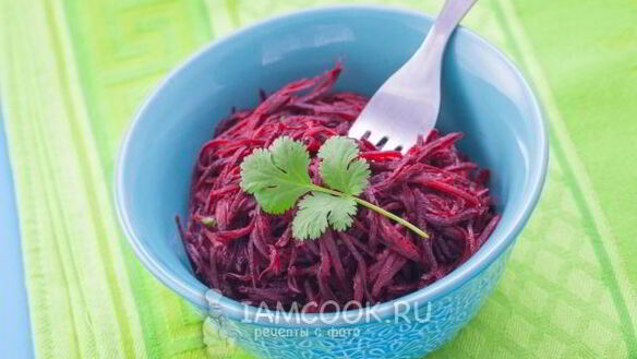 ШАГ 9. салат из сырой свеклы с чесноком