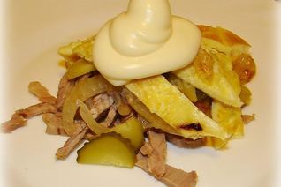 Салат Министерский из яиц и маринованных огурцов