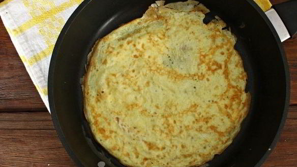 ШАГ 7. салат римский с говядиной и яичными блинчиками