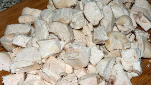 ШАГ 5. салат с ананасами и курицей