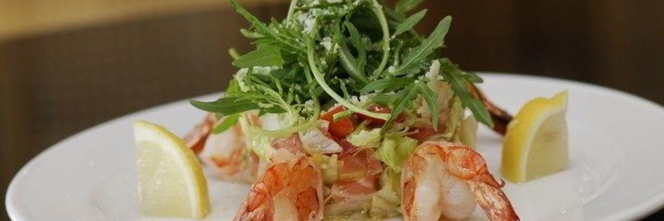 Салат с авокадо и семгой