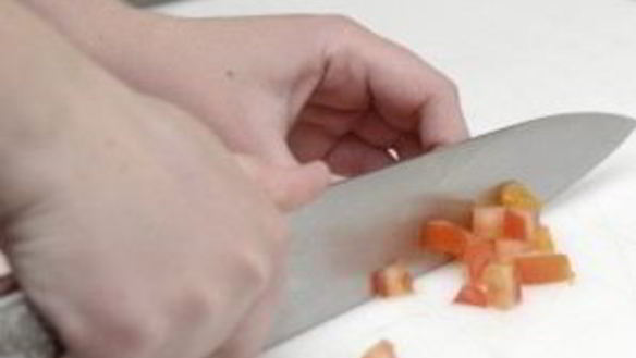 ШАГ 2. салат с авокадо и семгой