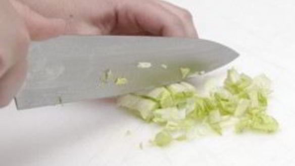 ШАГ 4. салат с авокадо и семгой