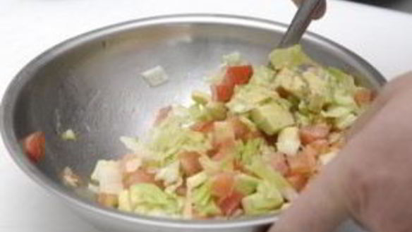 ШАГ 8. салат с авокадо и семгой