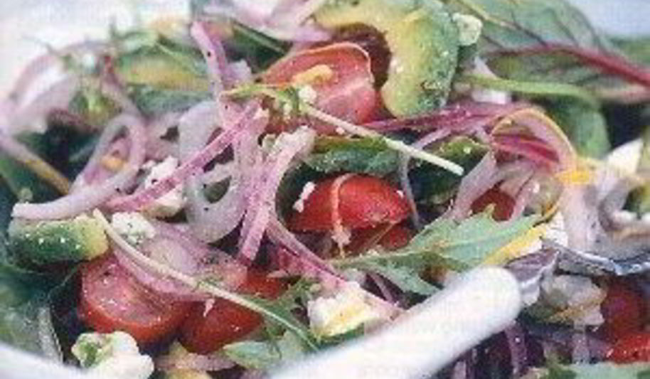 Рецепт салат с авокадо, красным луком и фетой