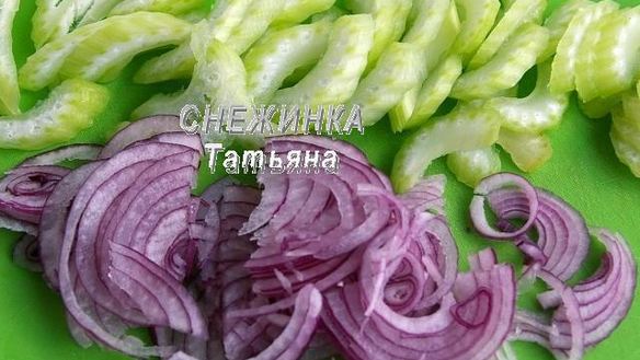 ШАГ 3. салат с авокадо, курицей, сельдереем и грейпфрутом