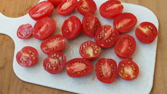 ШАГ 6. салат с чоризо и помидорами