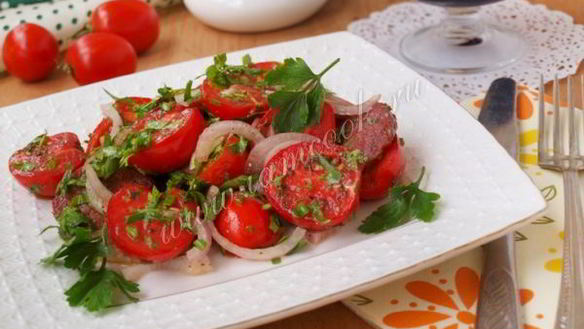 ШАГ 8. салат с чоризо и помидорами