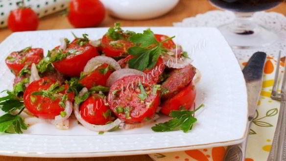 ШАГ 9. салат с чоризо и помидорами