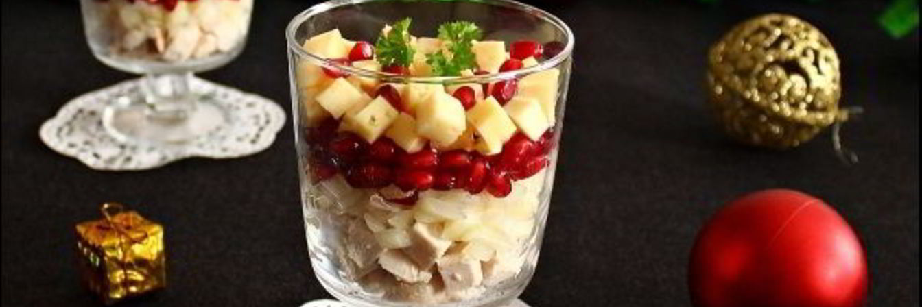 Салат с гранатом, курицей и сыром