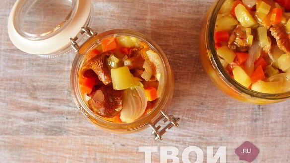 ШАГ 7. салат с грибами на зиму