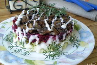 Салат с грибами слоями