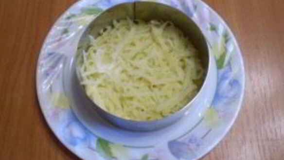 ШАГ 4. салат с грибами слоями