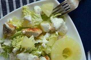 Салат с индейкой и ананасами